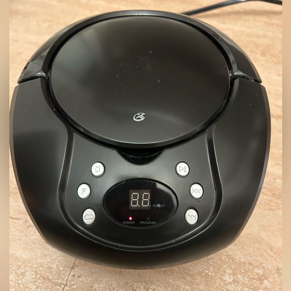 GPX CD Boombox Portable loading Am/Fm Radio Black Works!